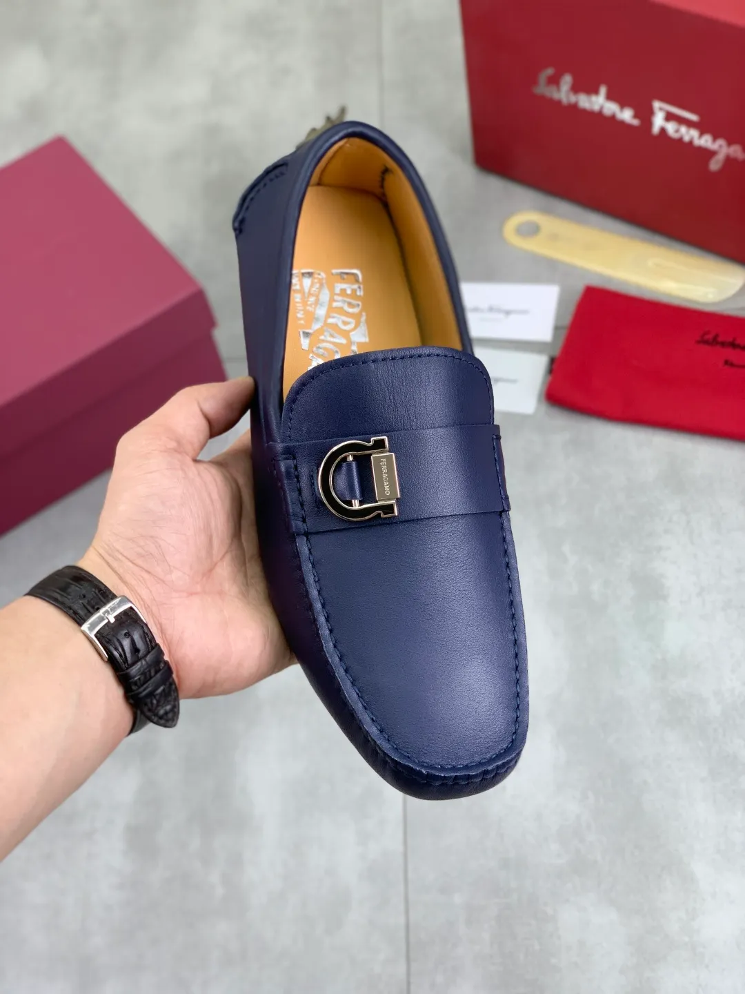 Men's shoes 💰P542 New model, high quality [Ferragamo/Ferragamo] Latest lazy slip-on shoes Original imported calfskin, imported cowhide lining + original luxury metal buckle + original combination outsole Comparison without pressure Code number: 38-45